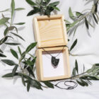 Κολιέ μάσκες θεάτρου με ξύλινο κουτί