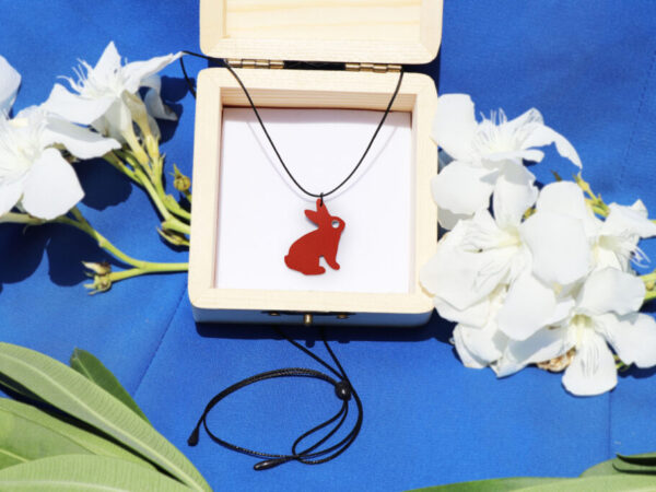 Κολιέ λαγουδάκι σε ξύλινο κουτάκι